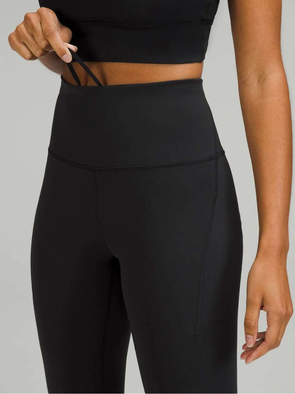 Lululemon Wunder Crop w/ pockets and mesh